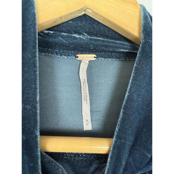 FREE PEOPLE BLUE Claudia Velvet Mock Neck Women short sleeve bohemian Top M 143 - Picture 4 of 9